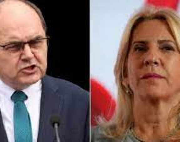 Željku zanima kakvo oružje nosi Šmitova pratnja