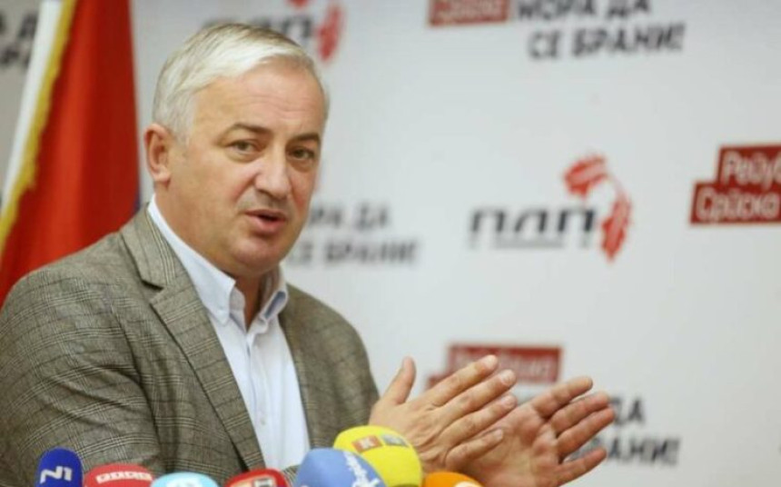 Шмит је лажни високи представник, који још и лаже