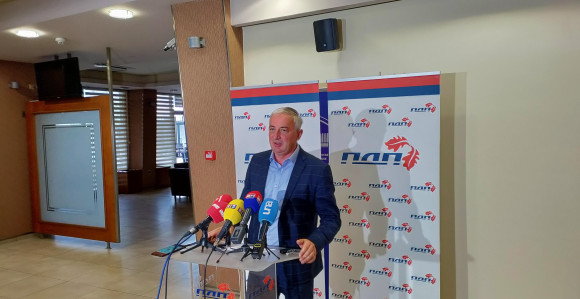 "Vama iz medija bliskih SNSD-u Šmit sada valja"