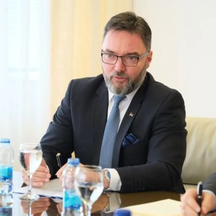 Кошарац: Откуд Хелезу подаци о Додиковом бијегу?