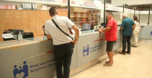 Građani u BiH naučeni da čekaju u redovima