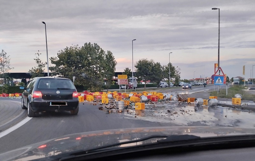 Bijeljina: Burad i gajbe piva rasuti po kružnom toku