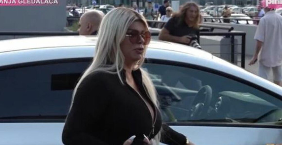 Dara Bubamara pretila novinarima da će im razlupati kamere!