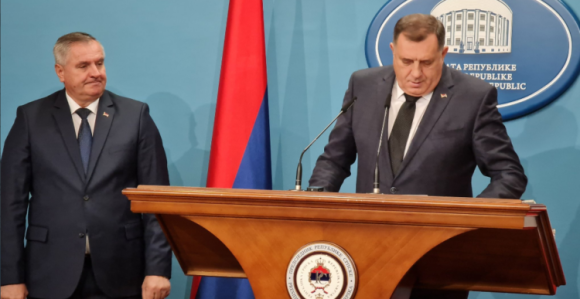 Власт замазује очи народу: Неки производи ће појефтинити, али гориво поскупљује!