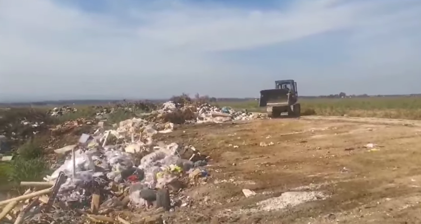 Divlja deponija na prostoru bivšeg "Farmlanda"