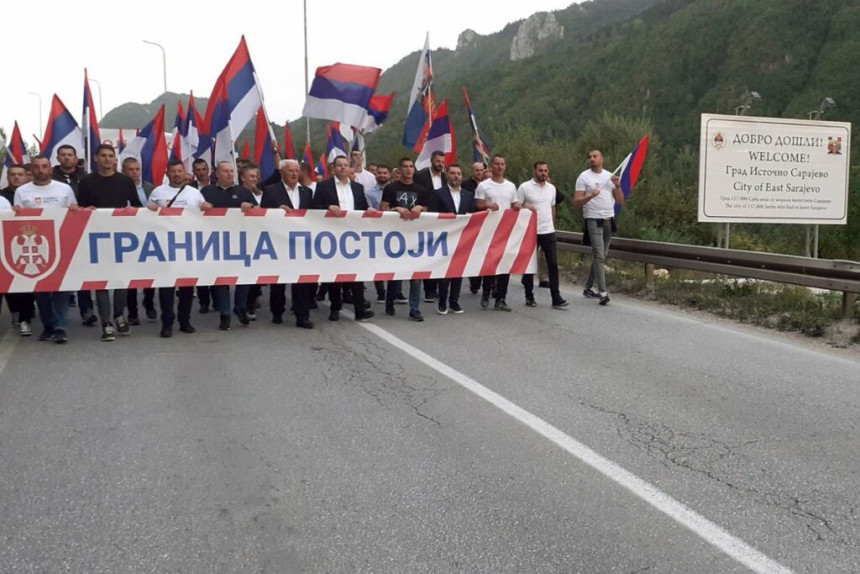 Sve manje ljudi na skupovima podrške Dodiku i Lukiću