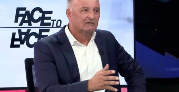 Хелез поновио да ће Додик побјећи, Нешића оптужио да зависи од "бијелог", а за Кошарца рекао да су га Срби истјерали из канцеларија