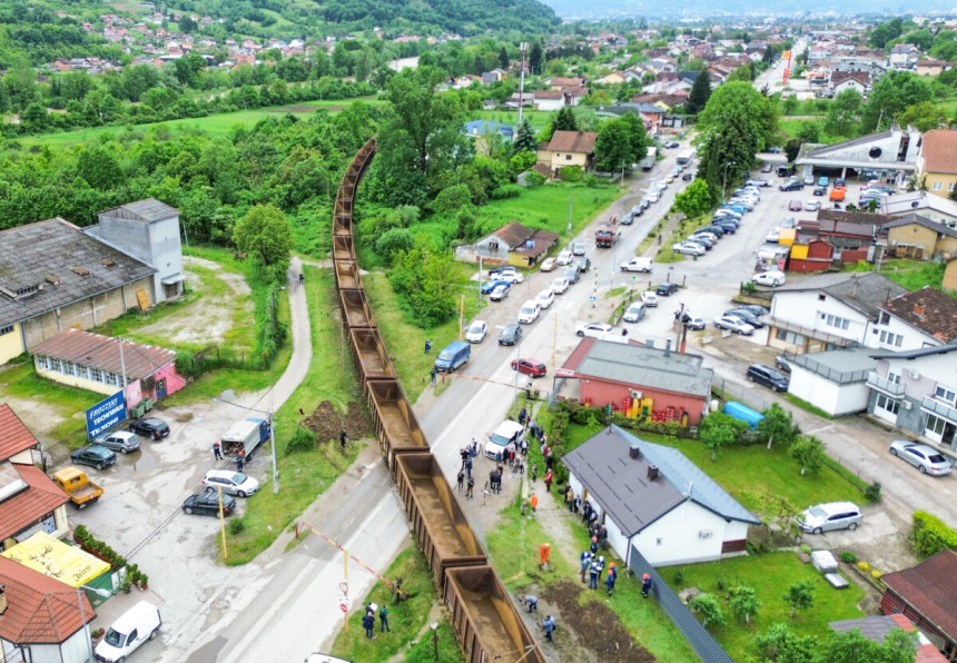 Vozači ne poštuju saobraćajne znakove na prelazu (video)