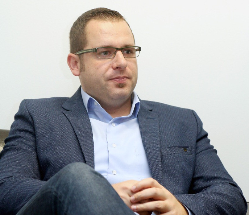 "Helez ima samo male ljude u svojoj glavi"