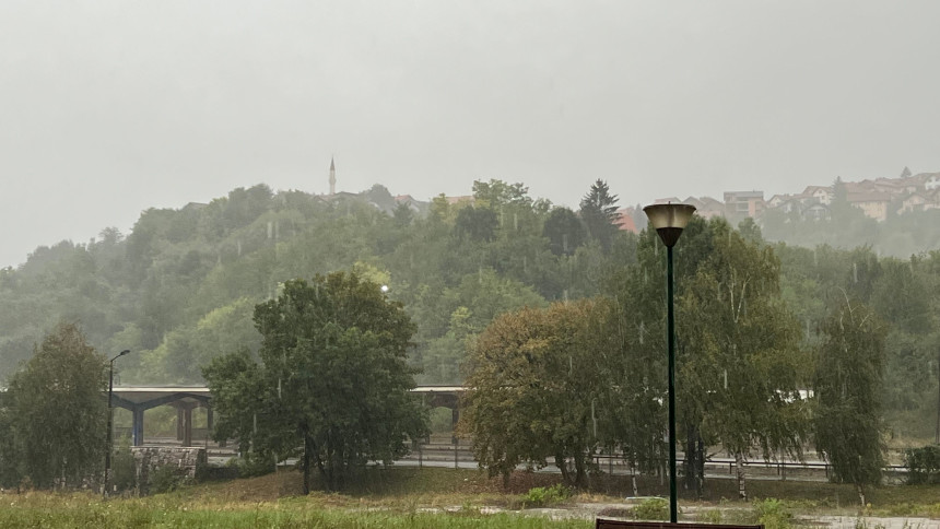 Потоп у Сарајеву: Јаки удари вјетра и обилне падавине