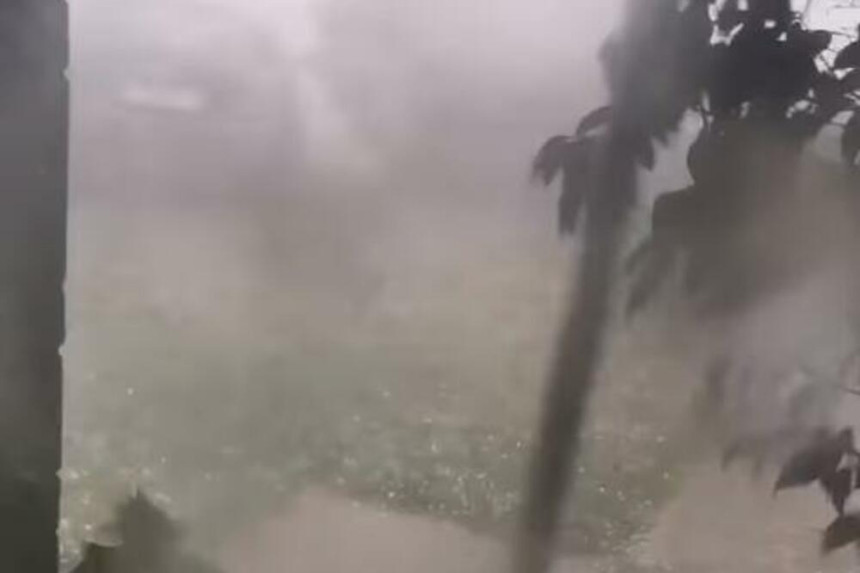 Snažno nevrijeme u Srbiji, srušeni dalekovodi