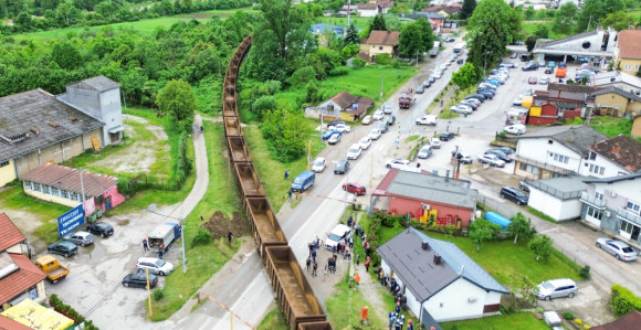 Vozači ne poštuju saobraćajne znakove na prelazu (video)