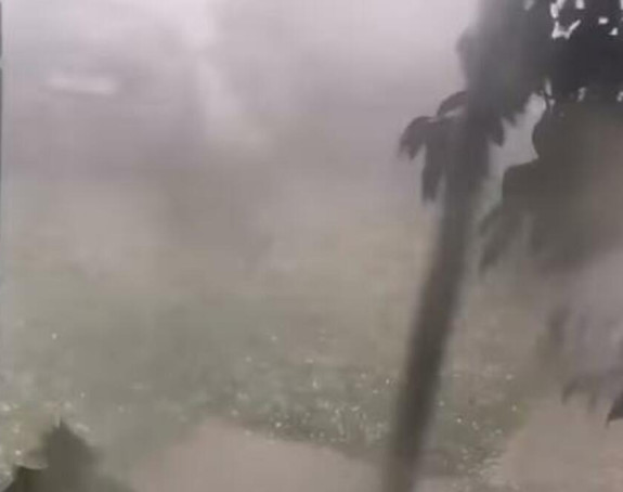 Snažno nevrijeme u Srbiji, srušeni dalekovodi