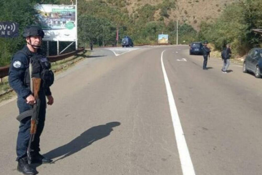 U selo se ne može, kosovska policija provjerava sve