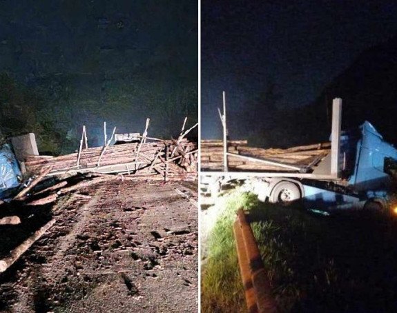 Nesreća kod Žepča: Prevrnuo se šleper sa drvima