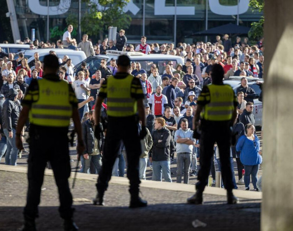 Haos: Policija žestoko udarila po navijačima Ajaksa