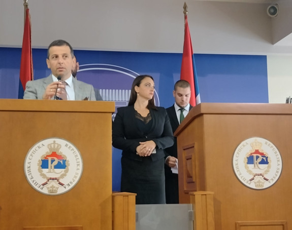 Pozadina pisma Dodikovog je da mu treba para