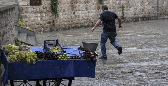 Velike poplave u Istanbulu, voda nosi sve pred sobom