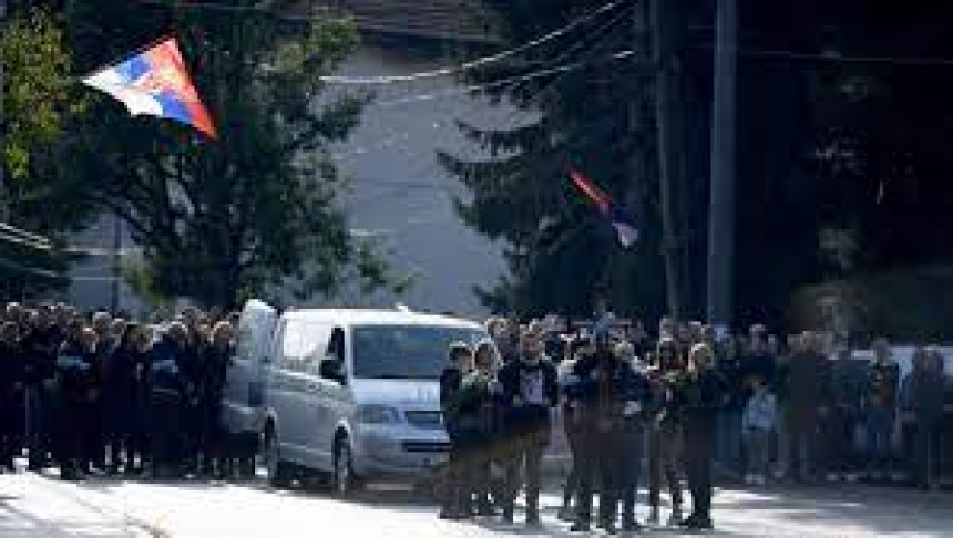 Hiljade ljudi ispratilo ubijene Srbe na KiM