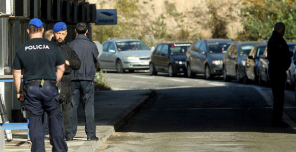 Srbin uhapšen na Jarinju dok je išao na sahranu Stefana Nedeljkovića