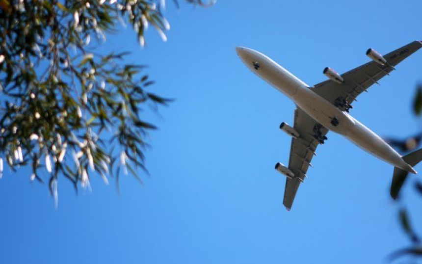 Putnici napravili haos, avion morao prinudno sletjeti