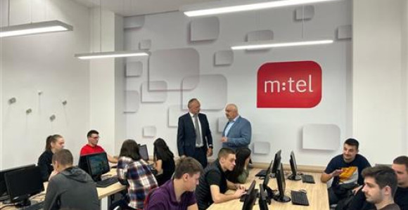 M:tel donirao novac za rekonstrukciju učionice PMF-a