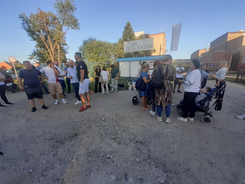 Protest mještana Lazareva, Antonić nasrnuo na njih