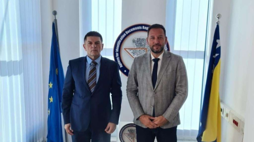 Џуво у Агенцији за идентификациона документа