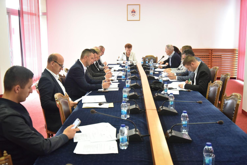 Стоп за бахатост и раскошност у Народној скупштини