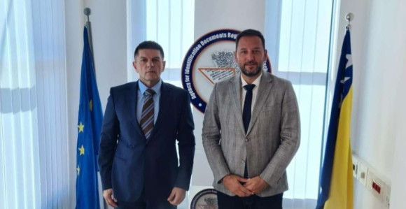 Džuvo u Agenciji za identifikaciona dokumenta