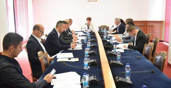 Stop za bahatost i raskošnost u Narodnoj skupštini