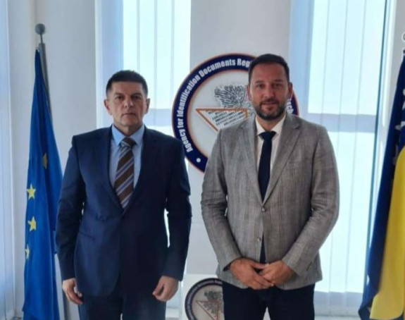 Џуво у Агенцији за идентификациона документа