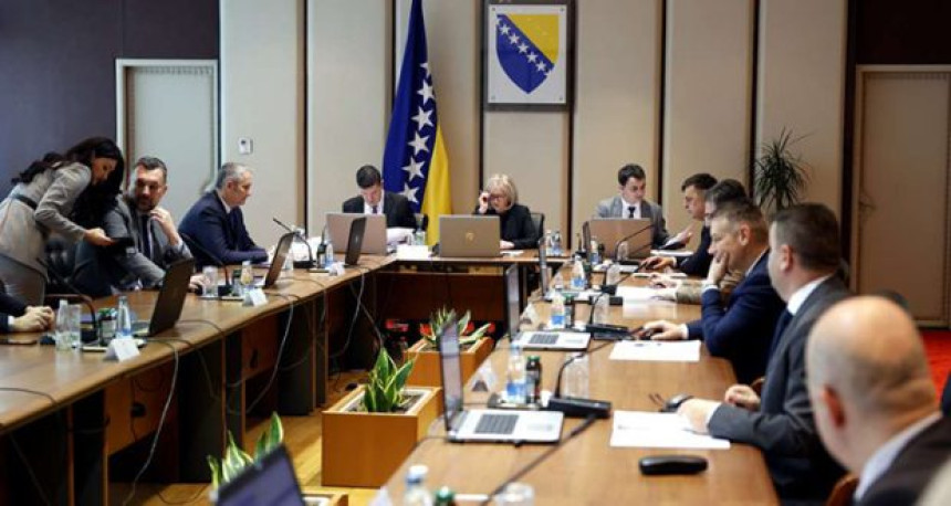 Savjet ministara BiH obećao: Pojeftinićemo gorivo, smanjićemo i akcize...