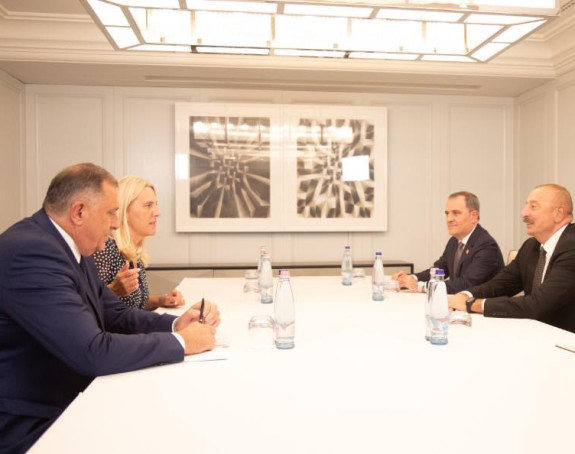 Додик и даље у потрази за "малим" и великим" кредитом