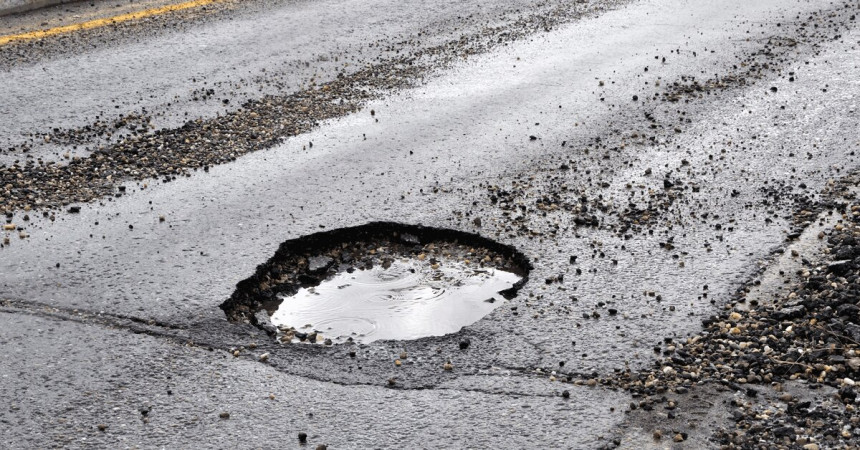 Makadam, uski putevi i rupe - jug Republike Srpske