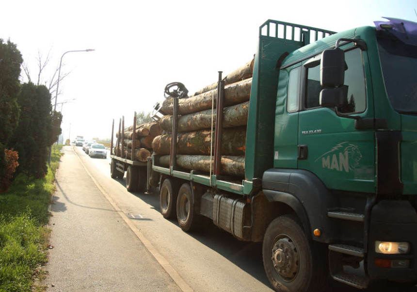 Fotelja direktora u ŠG "Oštrelj Drinić" za kadar DNS-a