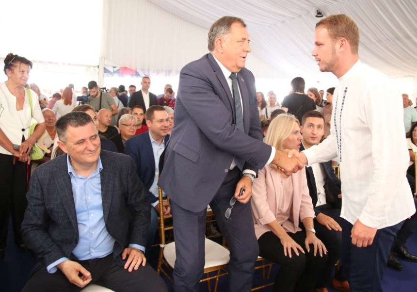 Ruka ruku mije: Stanivuković bliži Dodiku od Đajića?!