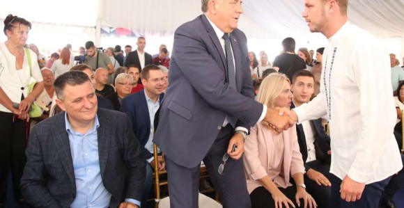 Ruka ruku mije: Stanivuković bliži Dodiku od Đajića?!