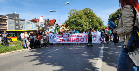 Порука Влади Српске: Породица је темељ друштва