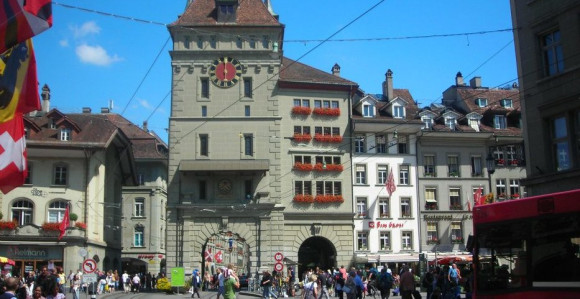 Paraliza države: Švajcarci ustali, neće porez