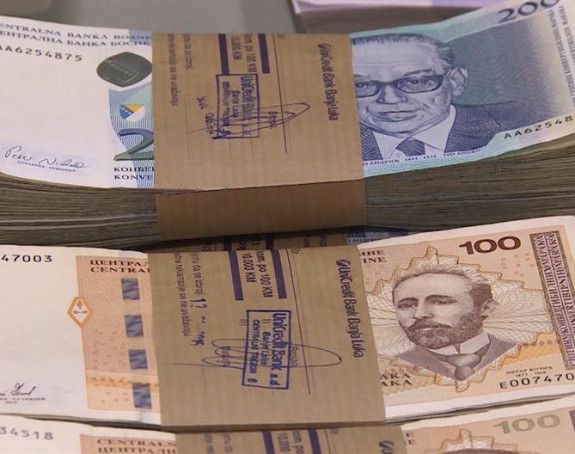 Javni sektor povećavao broj radnika, ali i dug