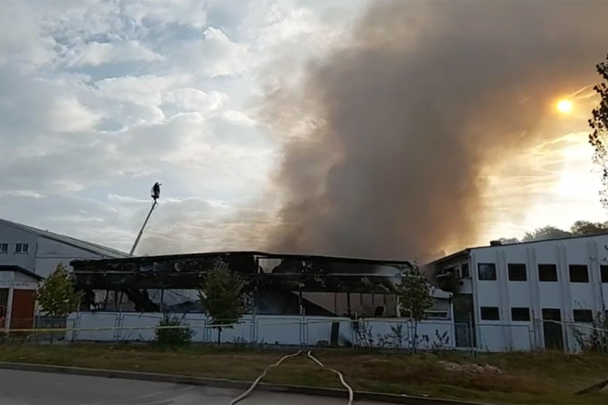 U požaru u Gradačcu ima povrijeđenih, prekinuta nastava