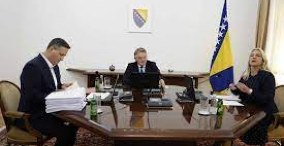 Cvijanovićeva danas preglasana, najavila veto