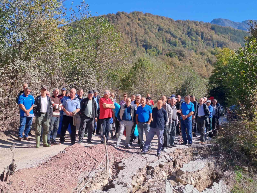 Protest mještana zbog lošeg puta, traže pomoć vlade