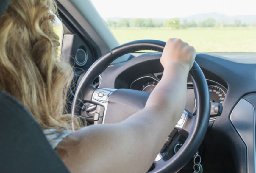 Neobična poruka na automobilu jedne žene