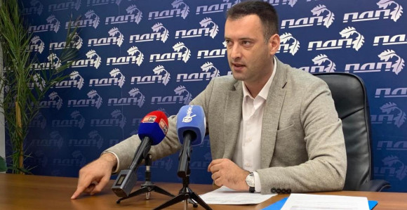 Cvijanovićeva da se ogradi od kafanskih dogovora