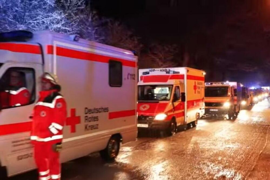 Najmanje sedam ljudi poginulo - vozač pobjegao