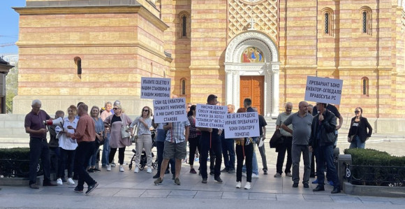 Prevareni kupci Đoke Davidovića protestvovali u BL