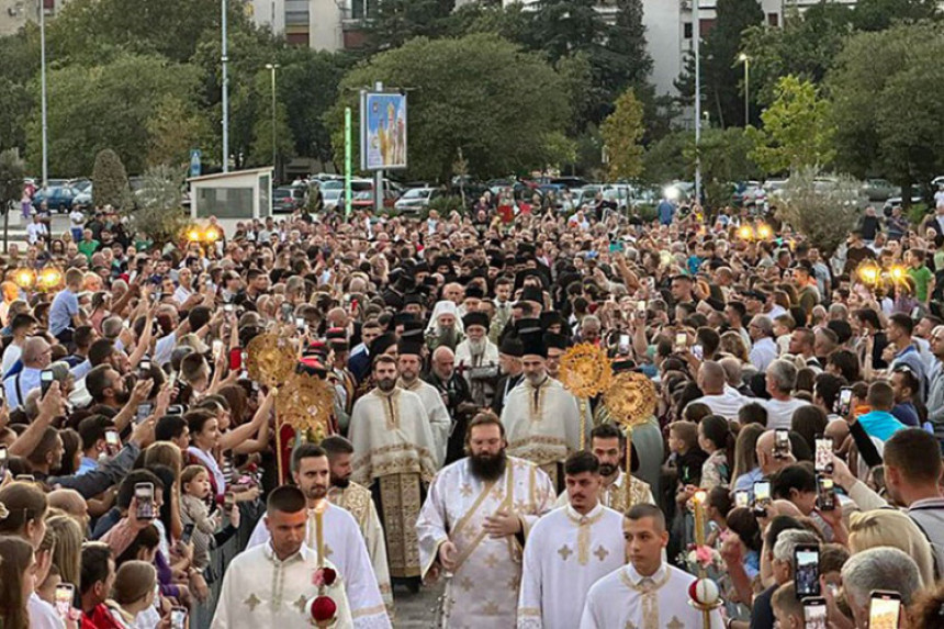 Hiljade vjernika dočekalo srpskog patrijarha u Podgorici