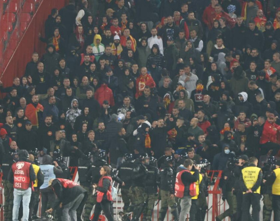 Хаос на Маракани: Навијачи Црне Горе чупали столице